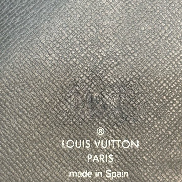 Authentic LOUIS VUITTON Taiga Zippy Long Wallet - Picture 11 of 12